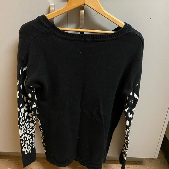 Black & white leopard scoop neck sweater - Picture 2 of 3